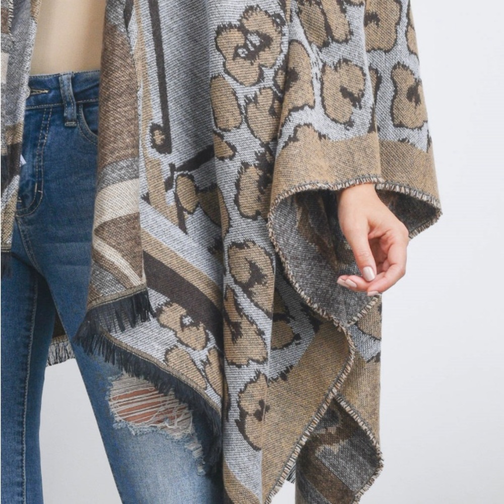 OPEN FRONT LEOPARD PATTERN FRINGE RUANA WRAP KIMONO 👘 Acrylic
H:30" , W:106" - Picture 6 of 6